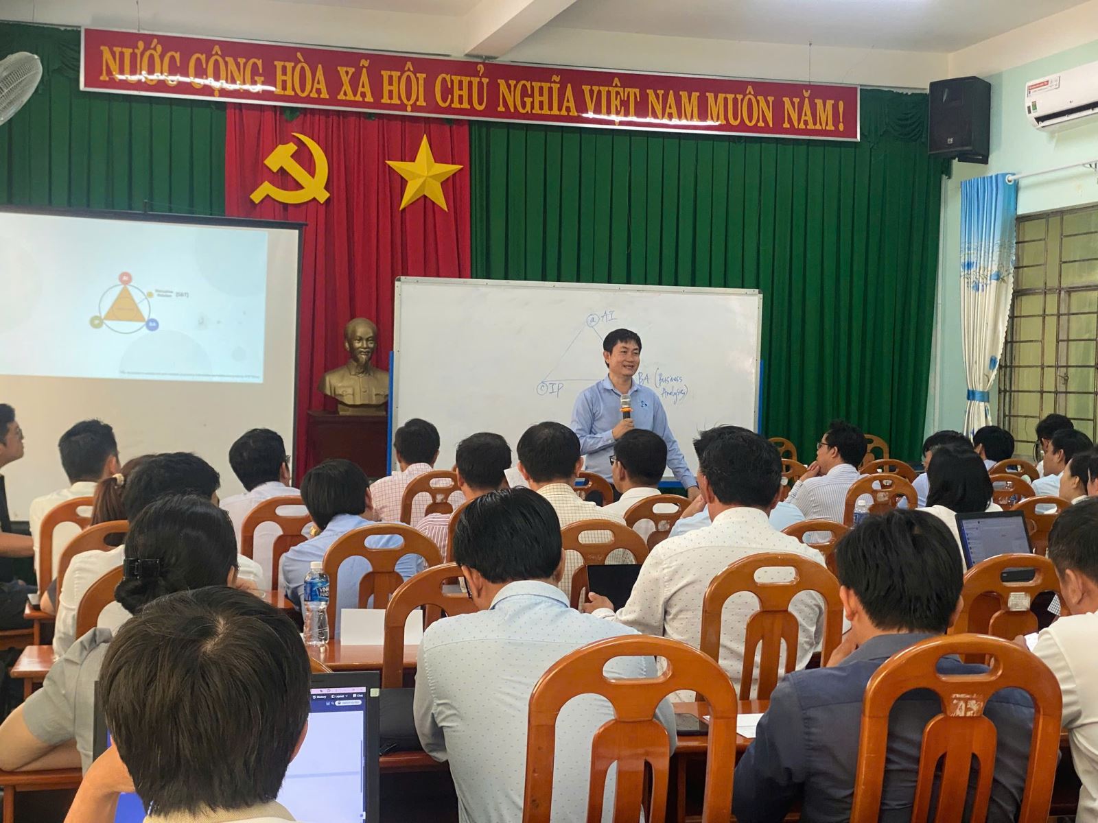 IP GROUP & TRƯỜNG CHUYÊN TRẦN HƯNG ĐẠO: HÀNH TRÌNH AI TRONG QUẢN LÝ GIÁO DỤC TẠI BÌNH THUẬN